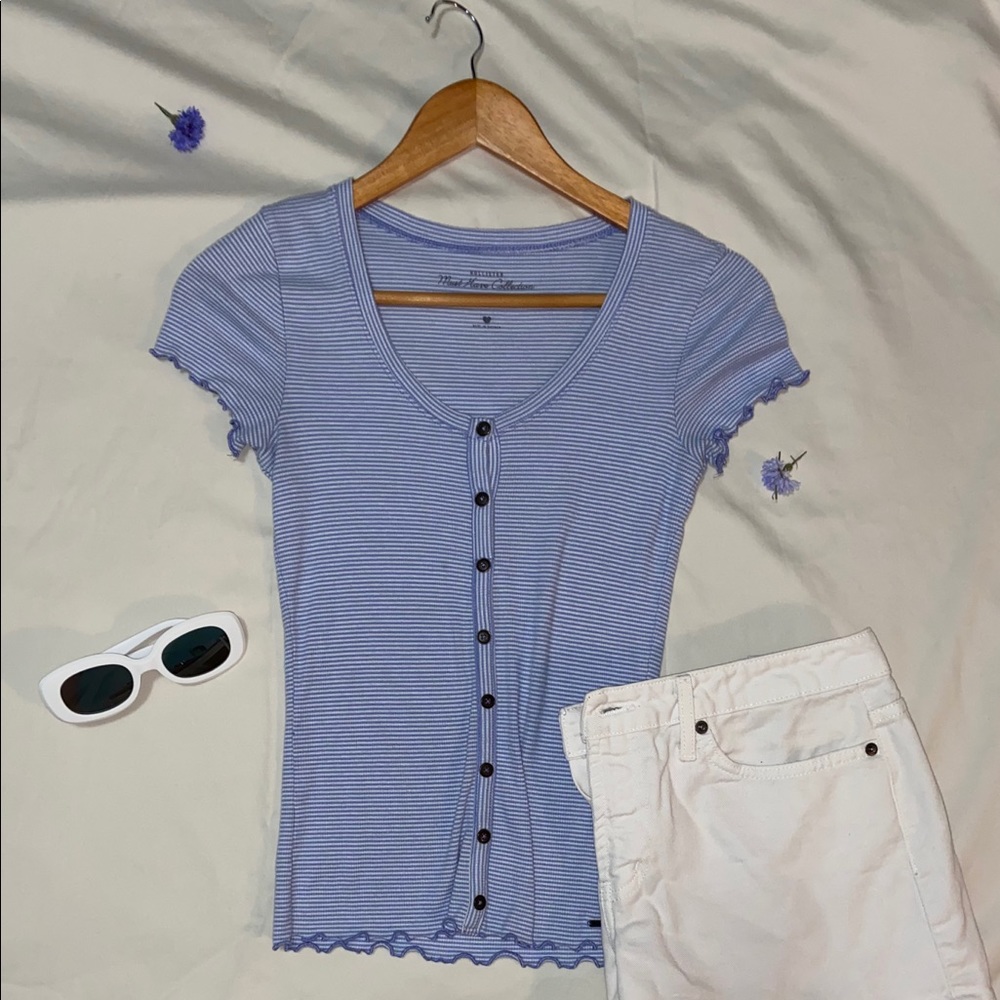 hollister t-shirt